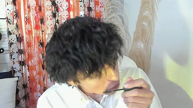 Snapshot of miilo_wolf chatting on 10/15/25, 12:13 miilo wolf online show from 10/15/25, 12:13