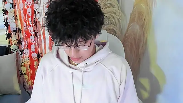 Snapshot of miilo_wolf chatting on 10/09/25, 12:17 miilo wolf online show from 10/09/25, 12:17