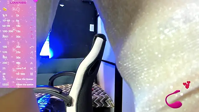 SamaraAnders  online show from 11/12/25, 04:49