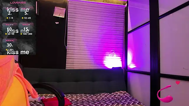 SamaraAnders  online show from 10/31/25, 04:31