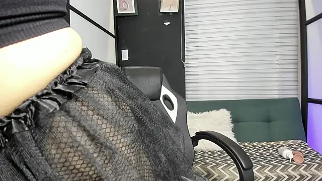 SamaraAnders  online show from 11/01/25, 05:03