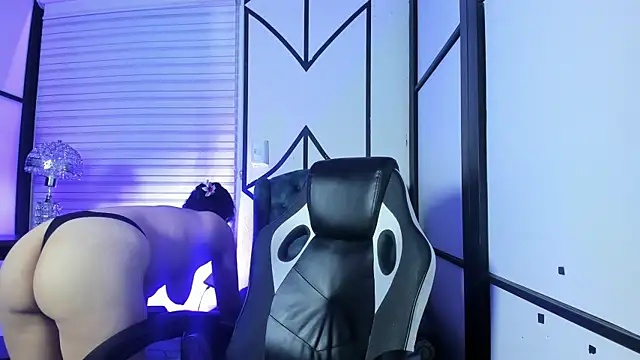 SamaraAnders  online show from 11/13/25, 04:38