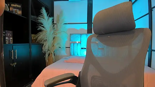 SamaraAnders  online show from 04/14/26, 05:01