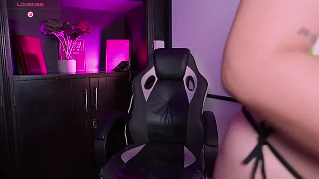 SamaraAnders  online show from 11/29/25, 04:56