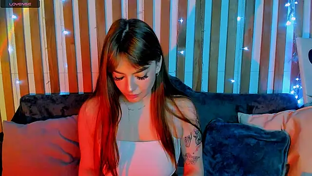 Emily Tylerr online show from 11/18/25, 08:06