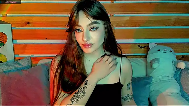 Emily Tylerr online show from 11/25/25, 08:36