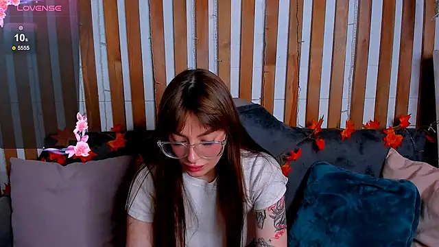 Emily Tylerr online show from 11/09/25, 10:30