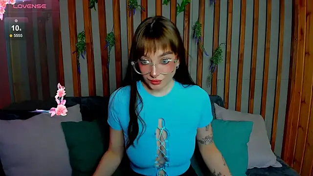 Emily Tylerr online show from 10/04/25, 01:07