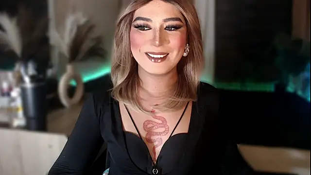 Snapshot of mslilly_croft chatting on 02/02/26, 04:17 mslilly croft online show from 02/02/26, 04:17