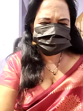 mallu-lover online show from 10/14/25, 12:44