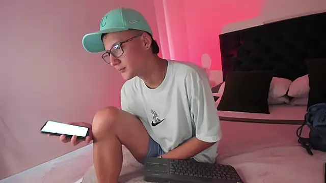 NoahLux online show from 10/02/25, 07:50