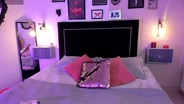 Snapshot of pinkk_deemon chatting on 06/30/26, 01:22 pinkk deemon online show from 06/30/26, 01:22