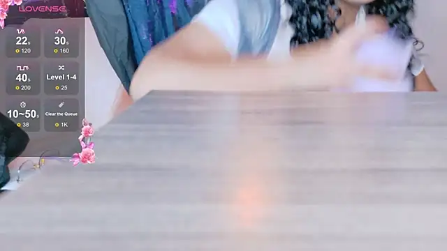 Snapshot of emily_perezz chatting on 10/29/25, 07:24 emily perezz online show from 10/29/25, 07:24