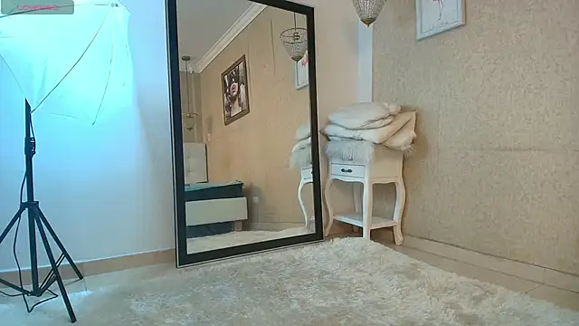 Miladiosa online show from 12/18/25, 06:23