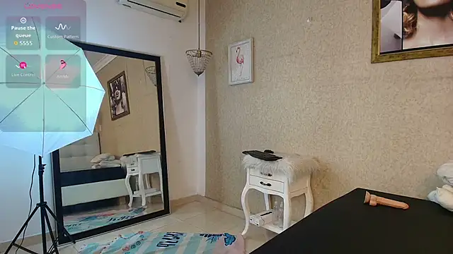 Miladiosa online show from 12/03/25, 12:04