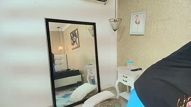 Miladiosa online show from 10/10/25, 12:06