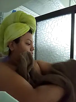 CloeStron online show from 11/11/25, 10:54