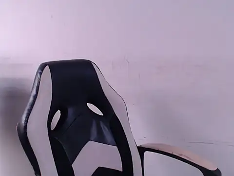 CloeStron online show from 11/26/25, 03:23