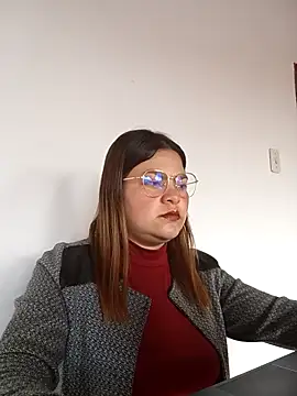 Snapshot of LUCIANA__99 chatting on 10/13/25, 03:57 LUCIANA 99 online show from 10/13/25, 03:57