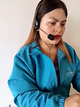 Snapshot of LUCIANA__99 chatting on 09/18/25, 01:47 LUCIANA 99 online show from 09/18/25, 01:47