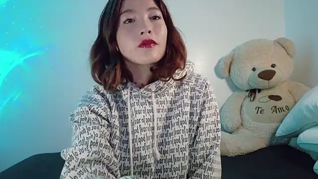 Snapshot of lunnaa_ chatting on 07/23/26, 11:11 lunnaa online show from 07/23/26, 11:11