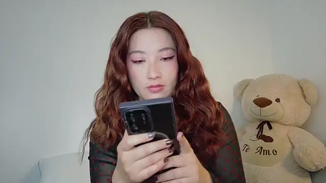 Snapshot of lunnaa_ chatting on 06/23/26, 10:08 lunnaa online show from 06/23/26, 10:08