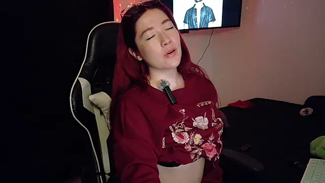 lunnaa  online show from 10/22/25, 05:18