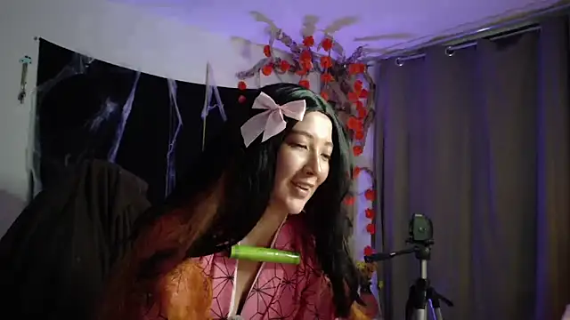 lunnaa  online show from 10/30/25, 04:11