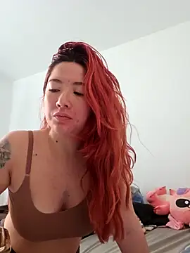 Snapshot of lunnaa_ chatting on 09/10/25, 05:23 lunnaa online show from 09/10/25, 05:23