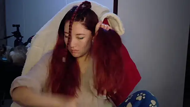 lunnaa  online show from 10/24/25, 04:22