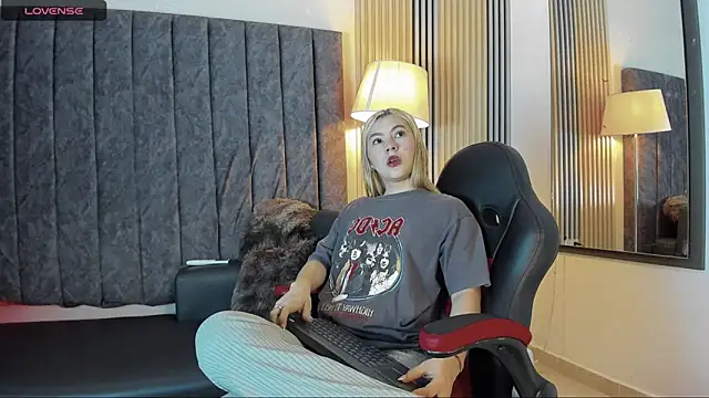 rubby lux online show from 11/21/25, 05:12