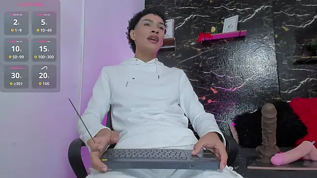 lyan hots online show from 11/12/25, 11:14