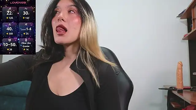 Snapshot of Sweetlolita chatting on 10/21/25, 05:18 Sweetlolita online show from 10/21/25, 05:18