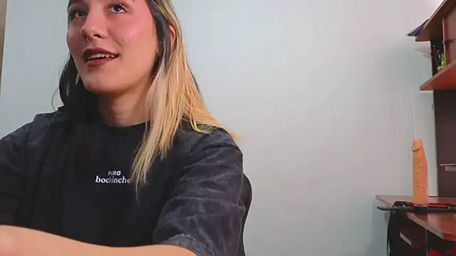 Snapshot of Sweetlolita chatting on 09/08/25, 07:57 Sweetlolita online show from 09/08/25, 07:57