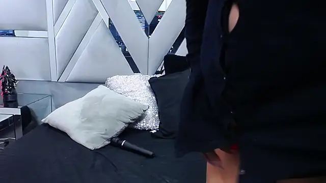 MonzerratBoyer online show from 11/30/25, 09:10