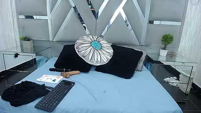 MonzerratBoyer online show from 01/11/26, 07:21