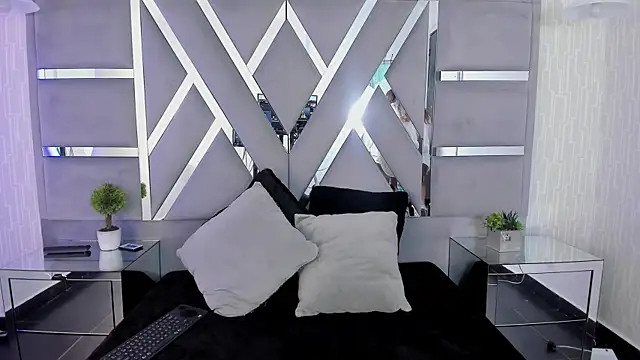 MonzerratBoyer online show from 04/06/26, 07:04