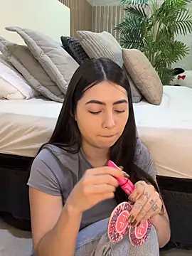 EmelyParker online show from 04/11/26, 07:50