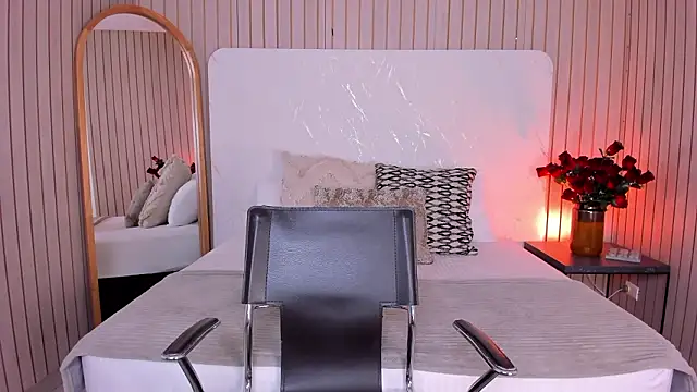 Snapshot of EmelyParker chatting on 02/12/26, 11:37 EmelyParker online show from 02/12/26, 11:37