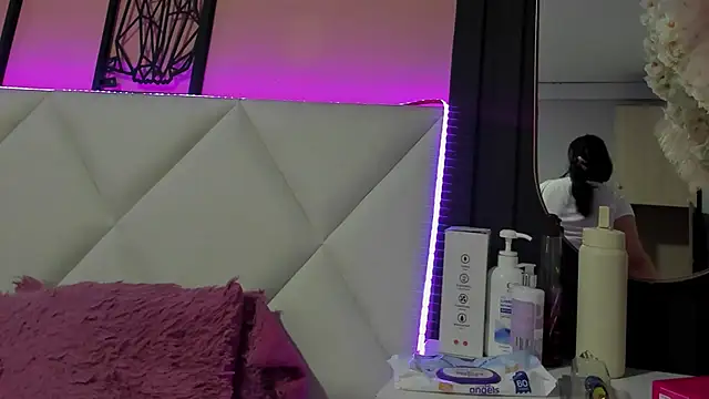 veronica hill  online show from 11/11/25, 03:01