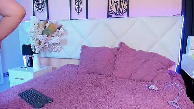 veronica hill  online show from 10/14/25, 03:29