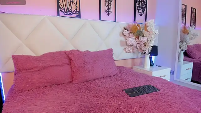 veronica hill  online show from 10/10/25, 03:18