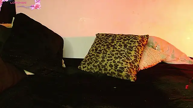 Snapshot of Dulce_Tara chatting on 02/12/26, 01:27 Dulce Tara online show from 02/12/26, 01:27