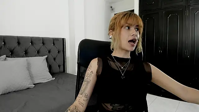 EvaViulet online show from 11/19/25, 05:35