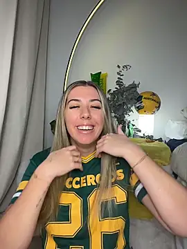 Snapshot of louiseberkeley chatting on 06/16/26, 10:48 louiseberkeley online show from 06/16/26, 10:48