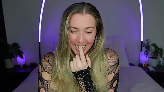 louiseberkeley online show from 10/13/25, 12:07