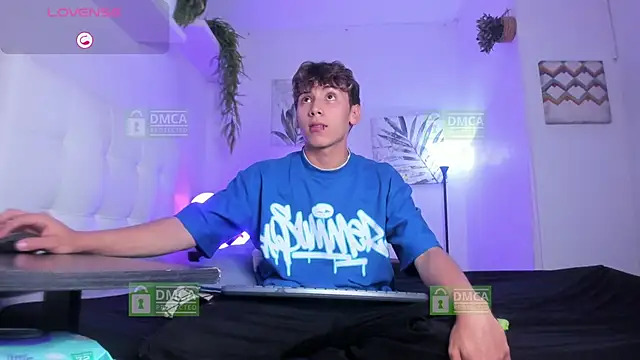 Twinkie Hung online show from 11/20/25, 09:04