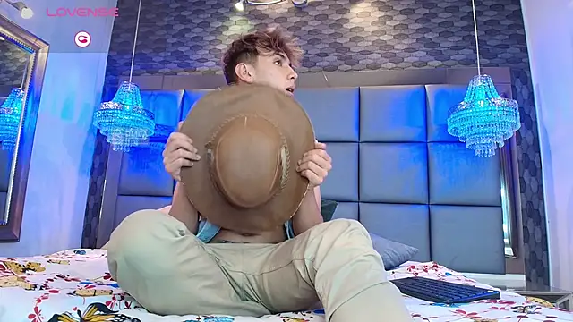 Twinkie Hung online show from 09/09/25, 09:02