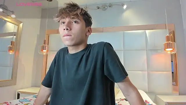 Twinkie Hung online show from 09/20/25, 09:42