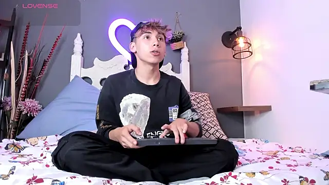 Twinkie Hung online show from 09/08/25, 02:16